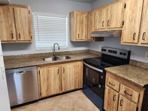 Building Photo - 6061 Shaker Wood Cir