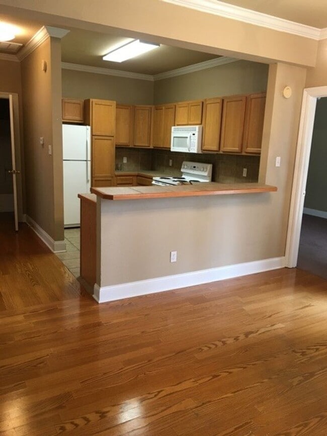 Foto del edificio - 2 bedroom/2 bath condo across from the TAC