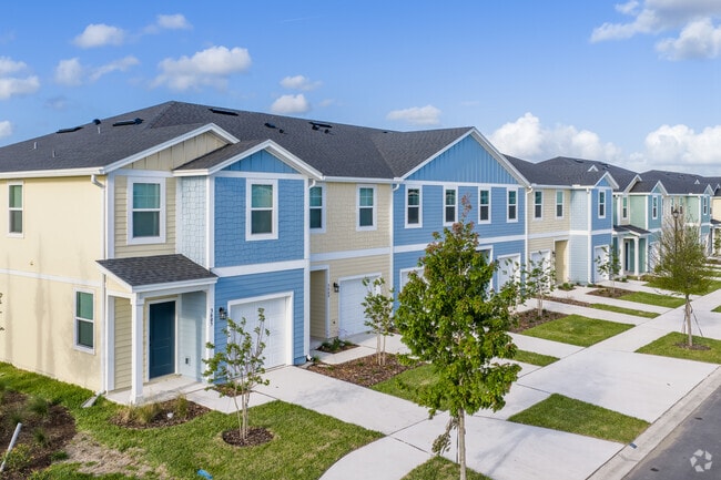 Building Photo - Coral Palms at Oakleaf