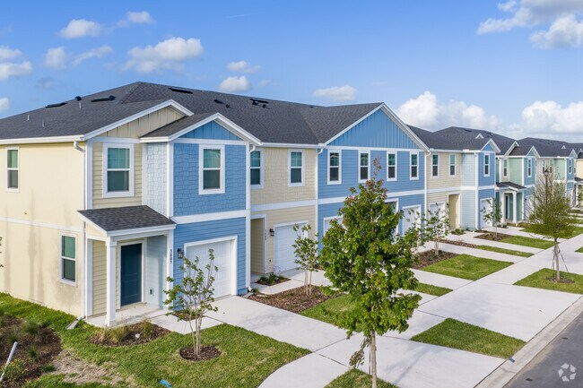 Building Photo - Coral Palms at Oakleaf