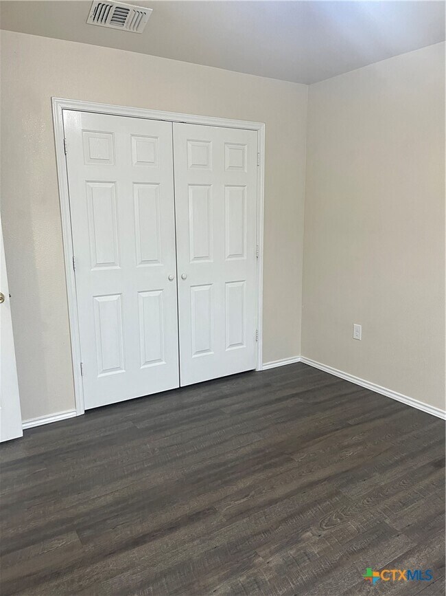 Foto del edificio - 1031 Helen Dr