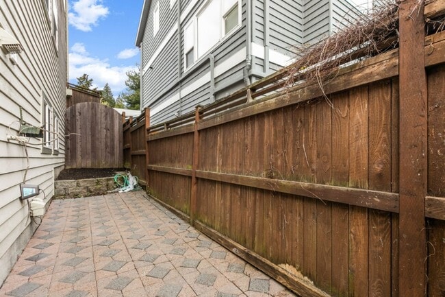 Building Photo - 3633 22nd Ave W
