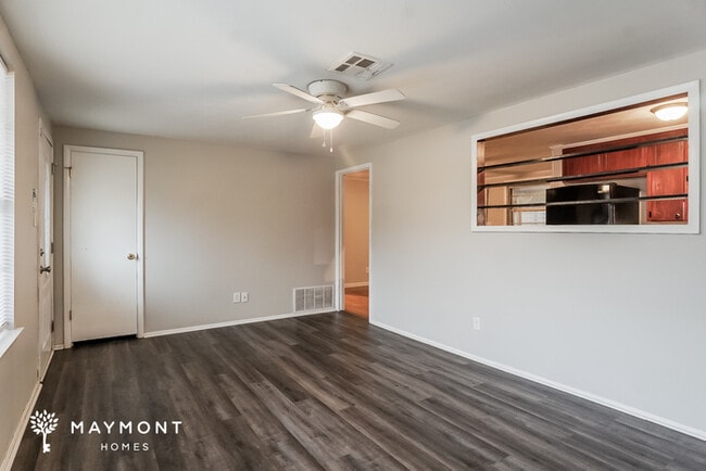 Foto del edificio - 605 Woodvale Rd