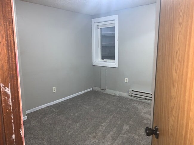 Building Photo - 5 bedroom 3 bathroom!