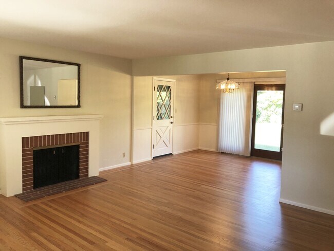 Foto del edificio - 4044 Cayente Way