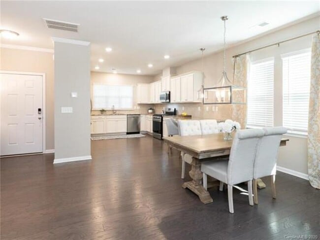 Building Photo - 16505 Emerald Dunes Dr