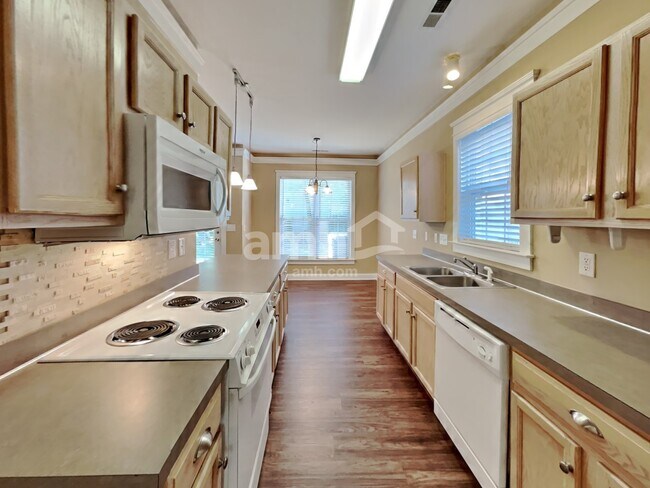 Building Photo - 528 Catawba Ave