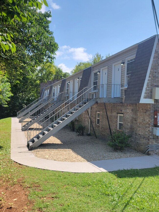 Building Photo - Recently Renovated - Alcoa Studio Apartment – Convenient Location!