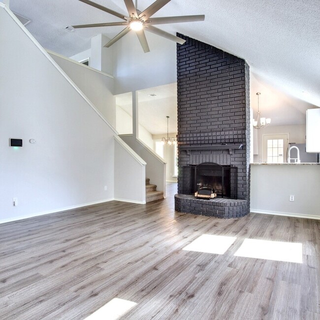 Building Photo - 806 Ashmount Ln