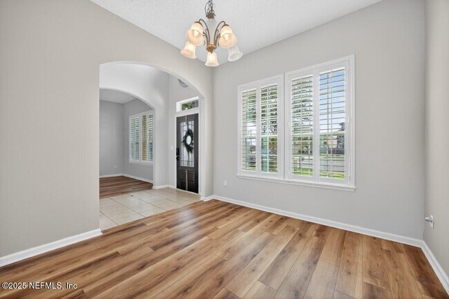 Foto del edificio - 9281 Sharnbrook Ln