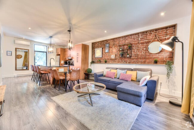 Building Photo - 3833 R. Saint-Denis