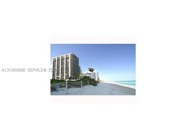 Foto del edificio - 6767 Collins Ave