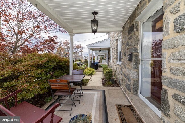 Foto del edificio - 52 Woodbine Rd