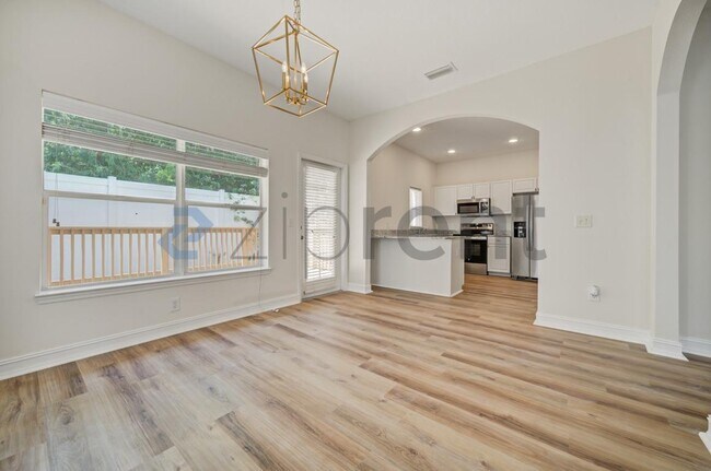 Building Photo - Unit