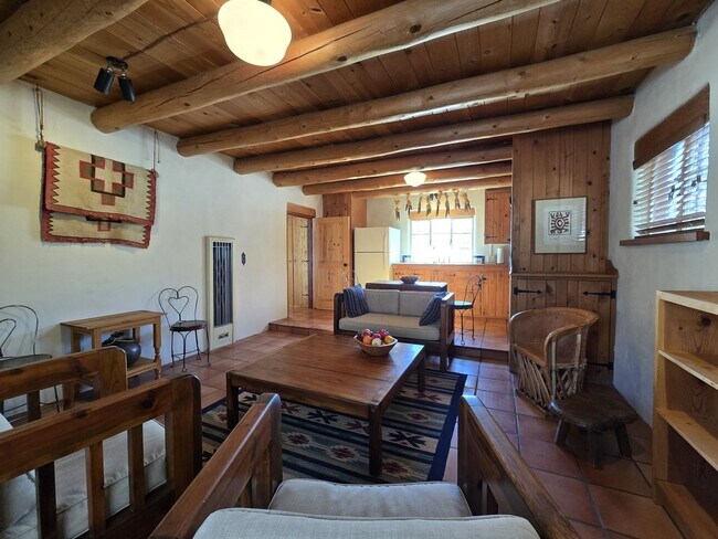 Foto del edificio - 1489 Bishops Lodge Rd