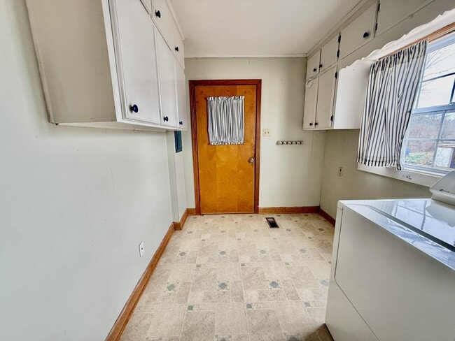 Building Photo - 1880 Atoka Idaville Rd