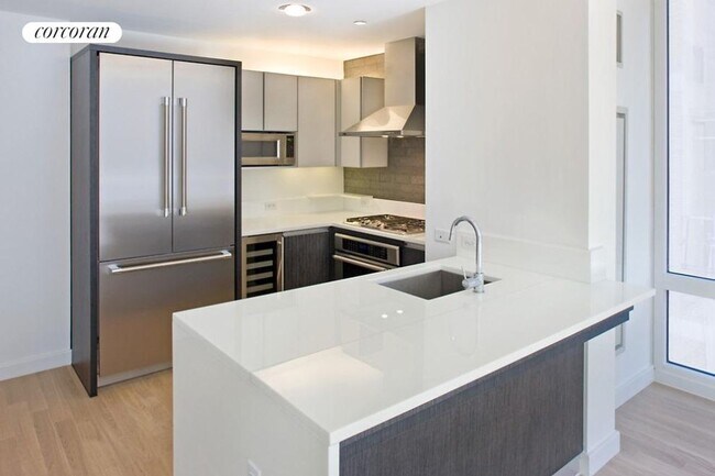 Building Photo - 252 W 46th St