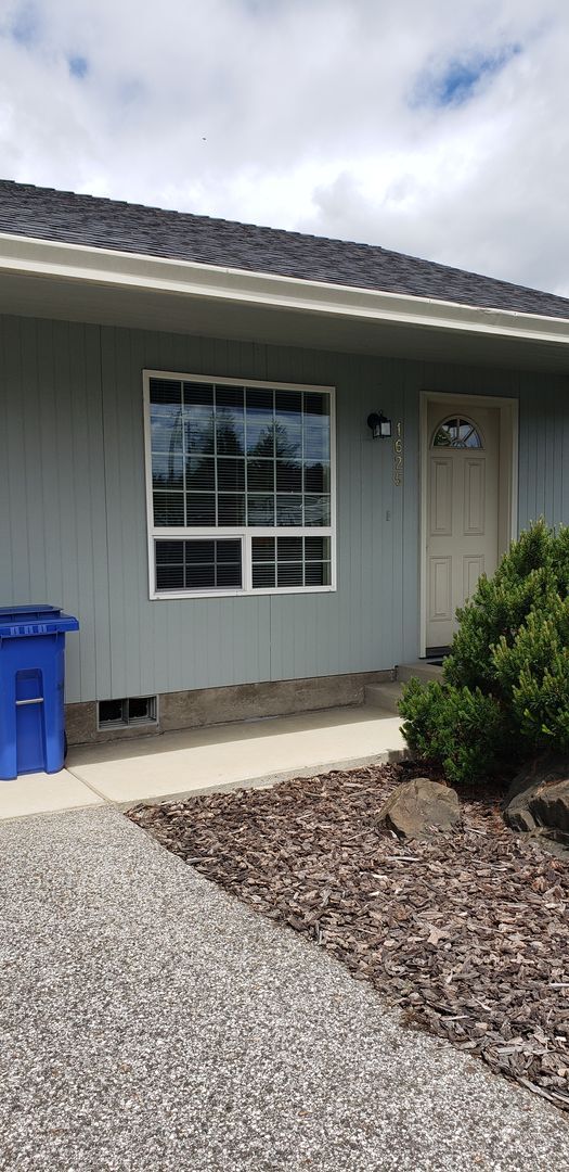 Building Photo - 1625 Rolling Hills Rd