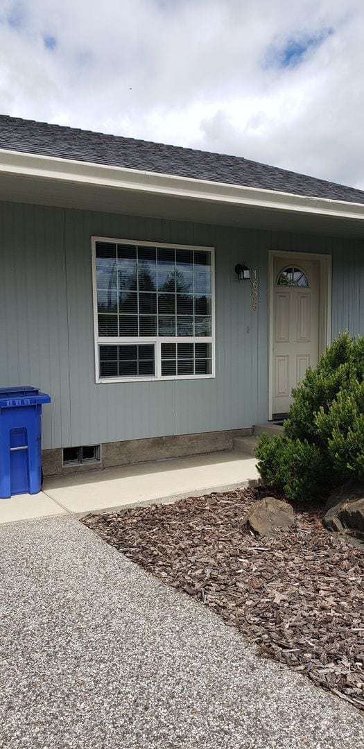 Building Photo - 1625 Rolling Hills Rd