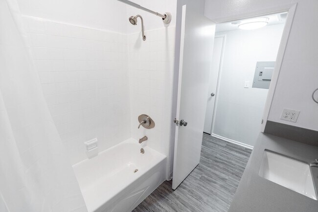 Foto del interior - 18411 Vincennes Street