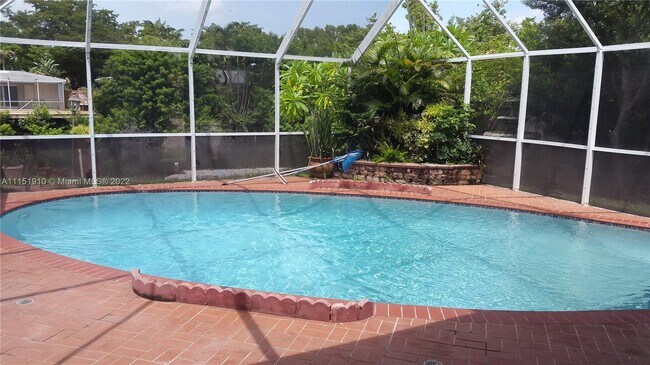 Foto del edificio - 2325 NE 195th St