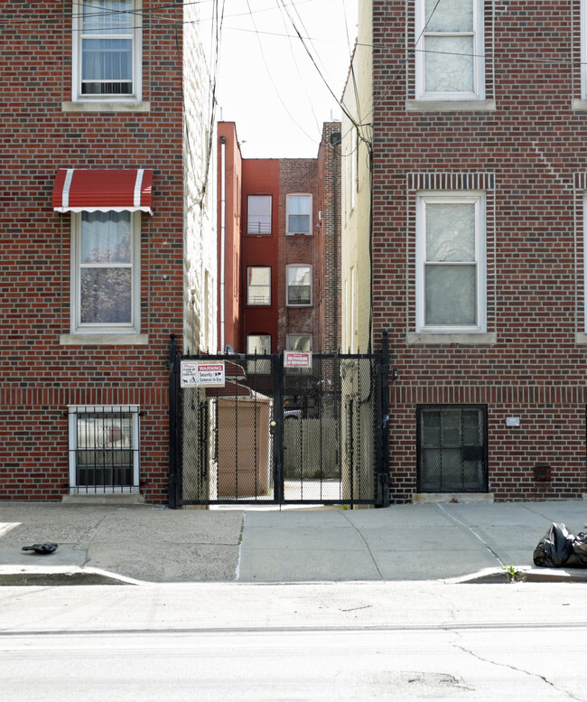 Building Photo - 3210 Bronxwood Ave