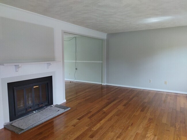 Building Photo - 116 Russet Ln