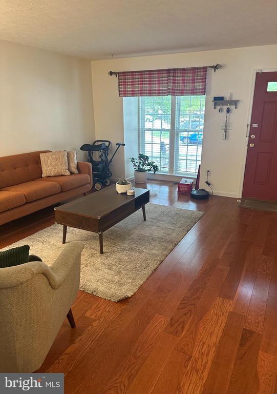 Foto del edificio - 1516 Falling Brook Ct