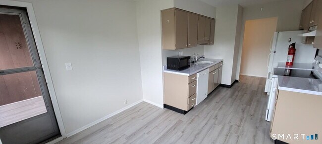 Foto del edificio - 154 Cold Spring Rd