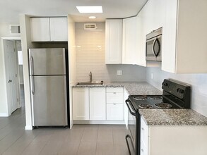 Building Photo - 120 S Saturmino Dr