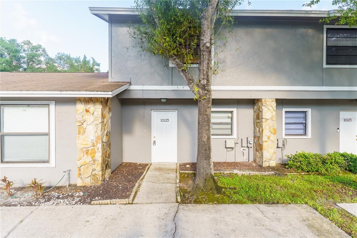 Primary Photo - 10125 Lake Oak Cir