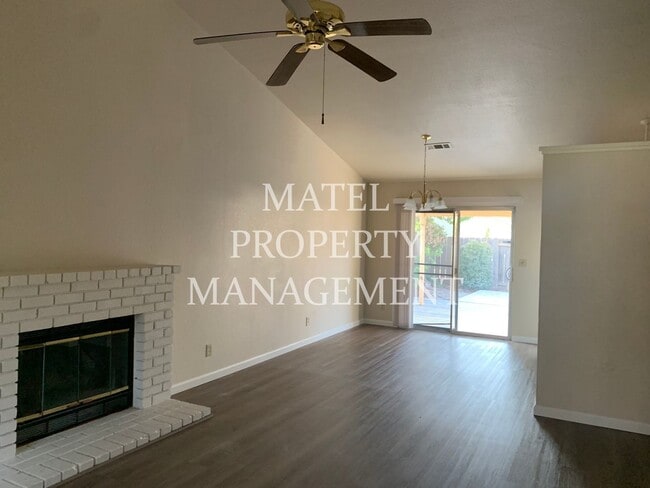 Foto del edificio - Move in Special see AD