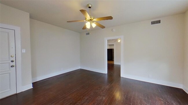 Building Photo - 1607 S Austin Ave
