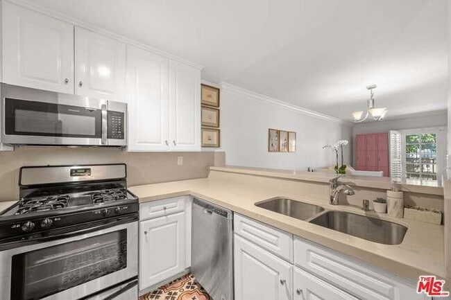 Building Photo - 1125 Pico Blvd