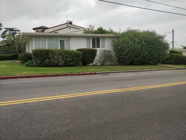 Building Photo - 3501 Grand View Blvd