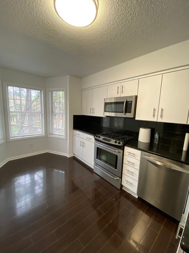 Building Photo - 5829 Green Forest Dr