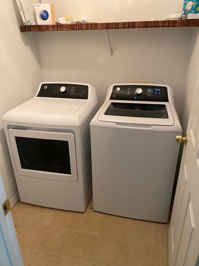 2032 South Country Club Drive, Joplin, MO 64804 Townhome Rentals in