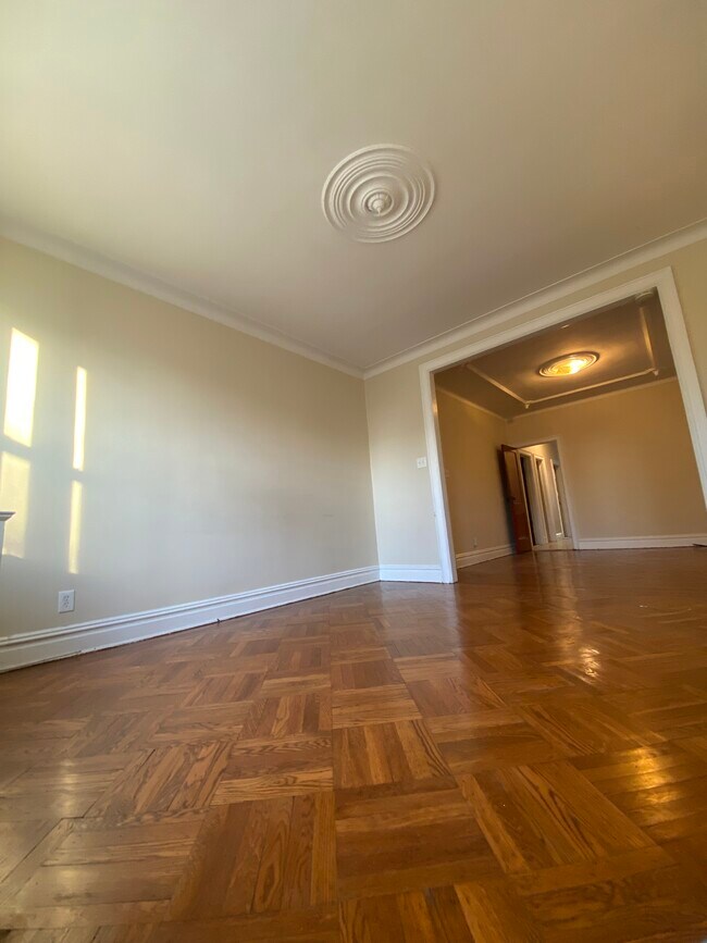 Foto del edificio - 120 Nelson Ave