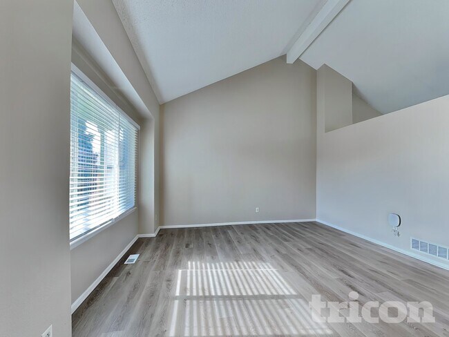 Foto del edificio - 1631 W 135th Dr