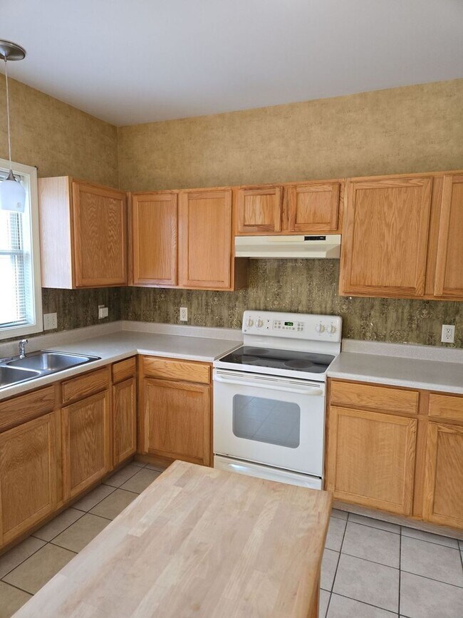 Foto del edificio - Available Soon – 3 Bed / 2.5 Bath Townhouse with 2-Car Garage