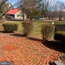 Building Photo - 1489 S Old Bethlehem Pike