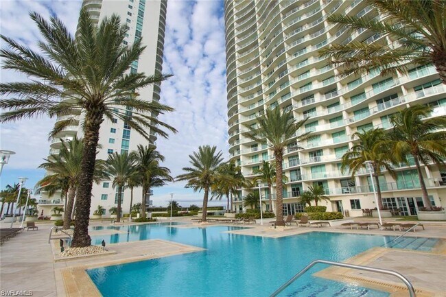 Foto del edificio - 3000 Oasis Grand Blvd
