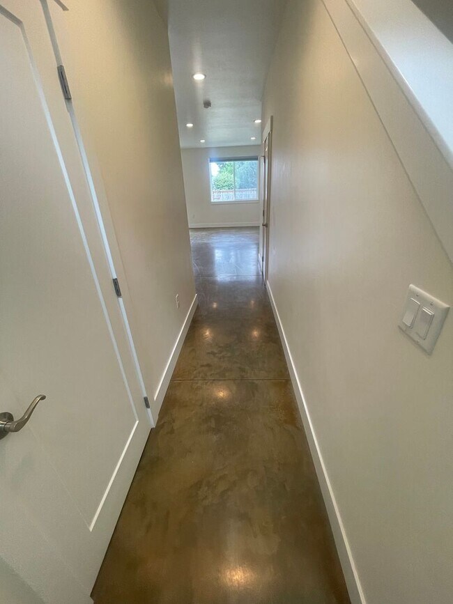 Foto del edificio - Stunning Three Bedroom Town Home In Lebanon OR!