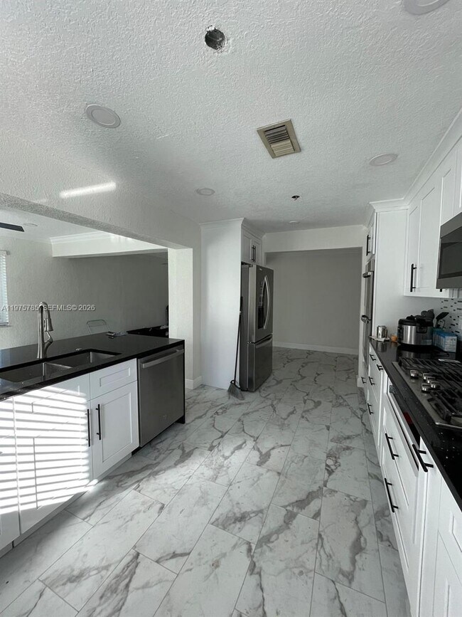 Foto del edificio - 365 NW 4th Ct