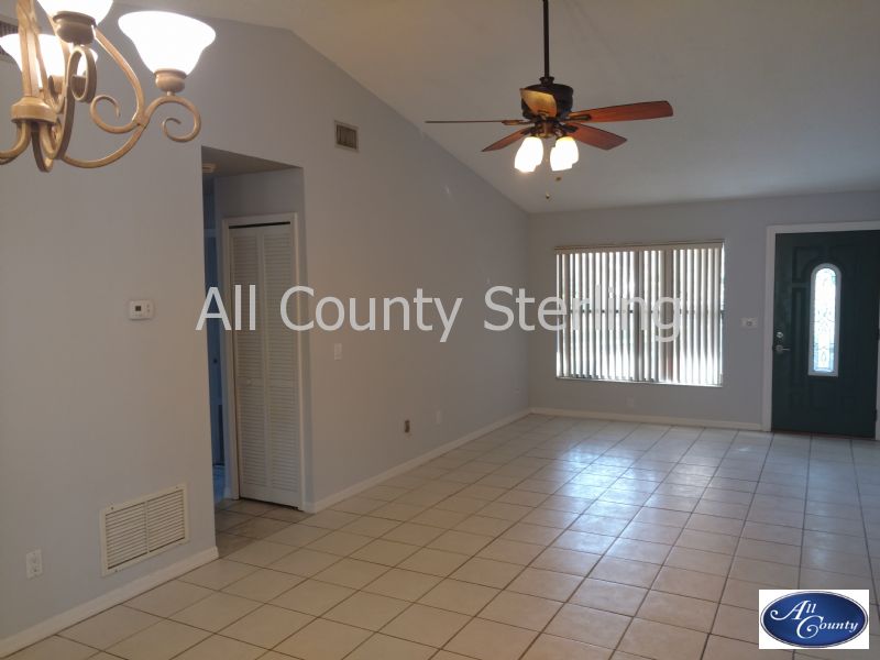 Building Photo - 5536 Queenswood Dr