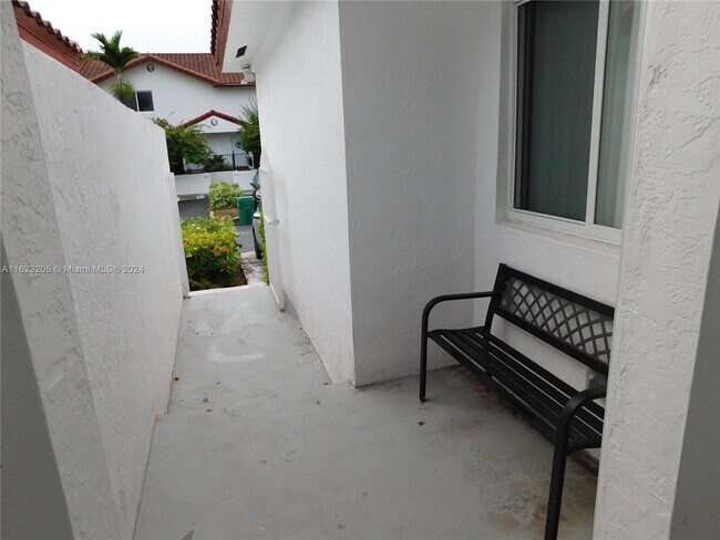 Foto del edificio - 8418 SW 208th Terrace