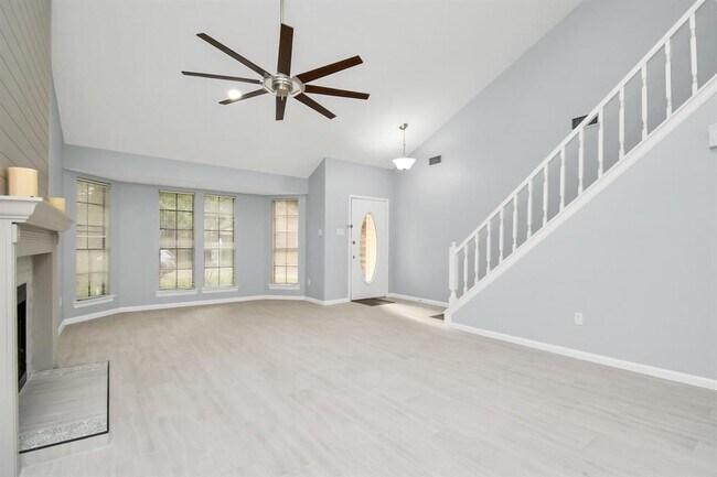 Building Photo - 3130 Colonel Ct Dr