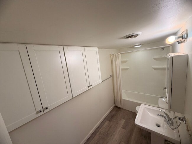 Foto del edificio - 4955 Bull Creek Rd