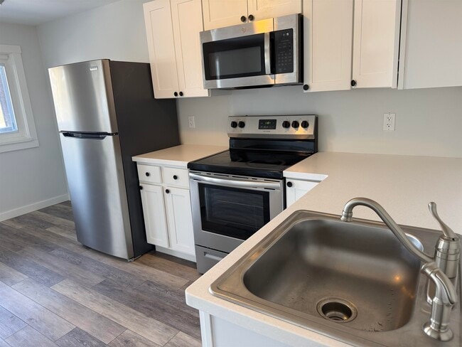 Building Photo - 473 Maple St