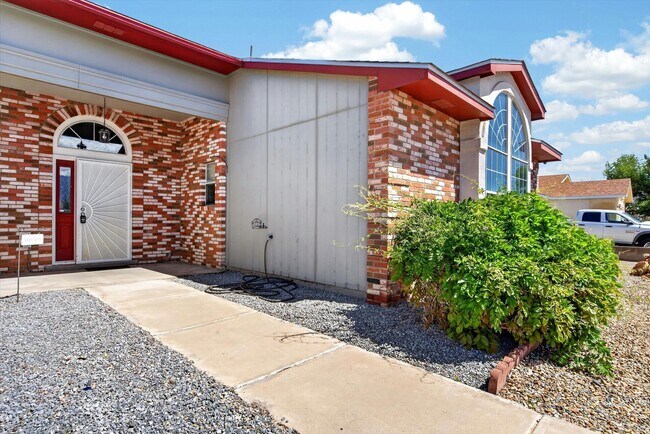 Building Photo - 2413 Agua Fria Dr NE